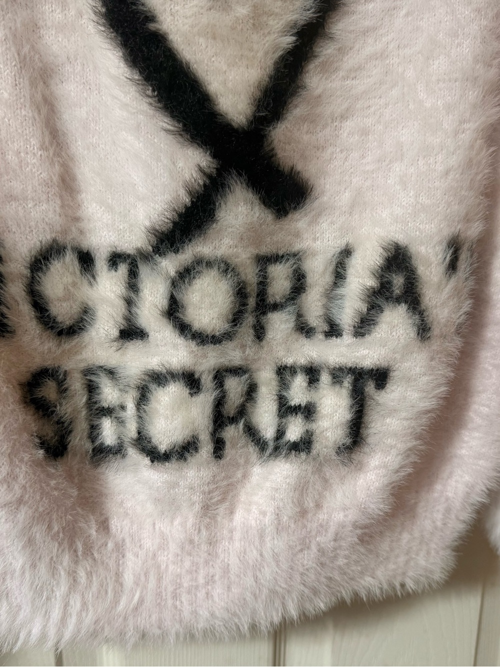 Victoria Secret Pink Sweater 2018 NYC Small - Picture 8 of 8